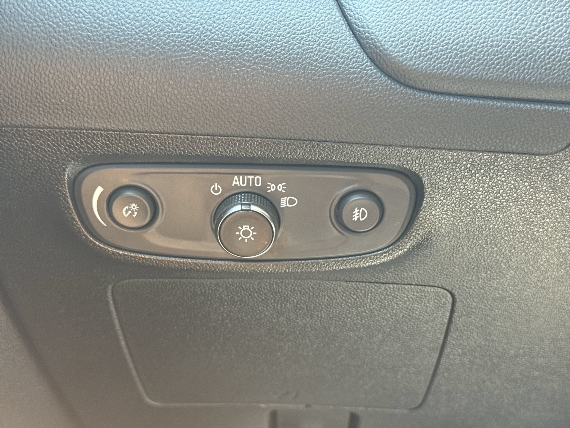 Certified 2023 Buick Encore GX Select w/ Sport Touring Package FWD image 18