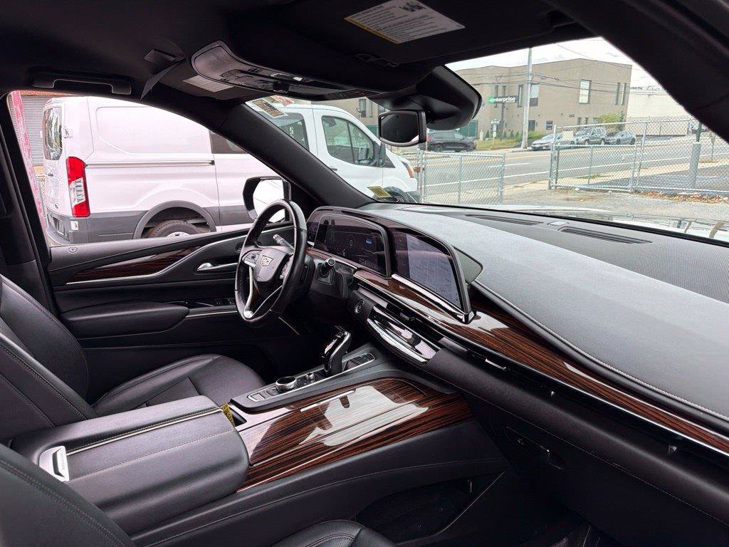 Used 2023 Cadillac Escalade Luxury AWD/4WD image 21