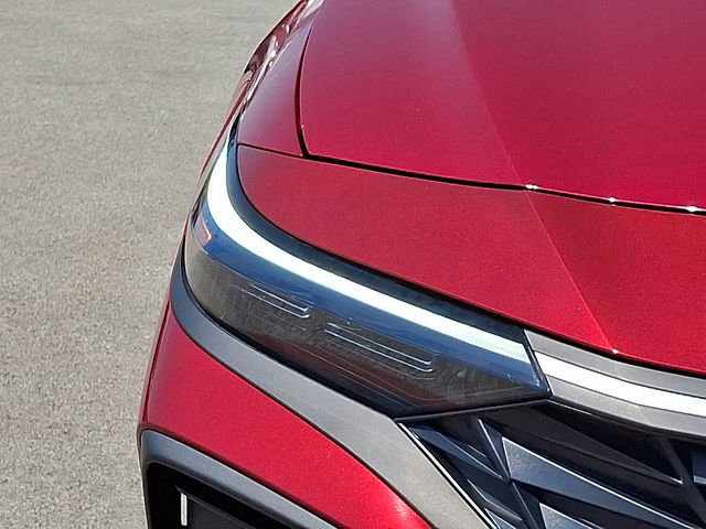 Certified 2025 Hyundai Elantra Sport FWD image 9