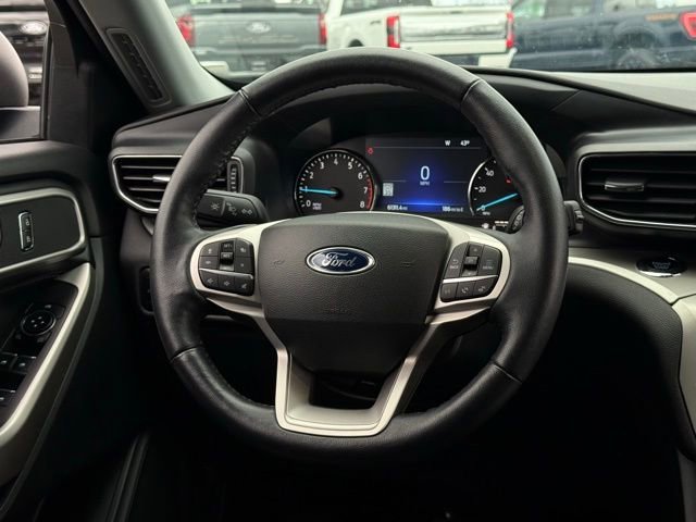 Used 2022 Ford Explorer XLT w/ Equipment Group 202A image 7