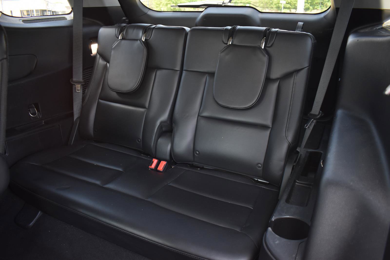 Used 2021 Ford Explorer XLT w/ Equipment Group 202A AWD/4WD image 17