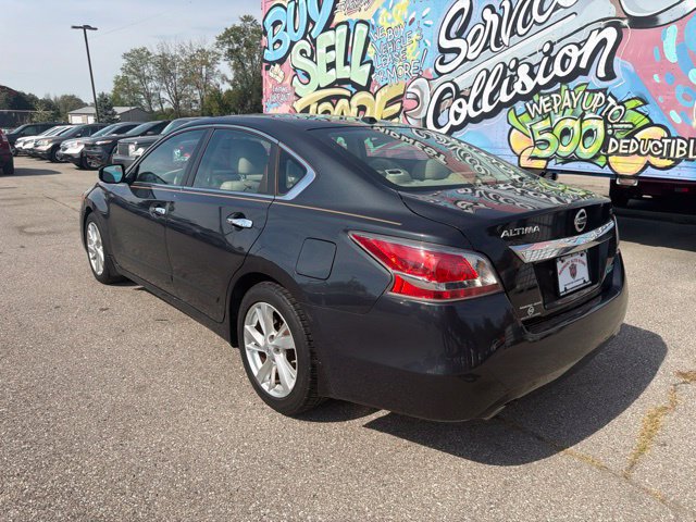 Used 2014 Nissan Altima 2.5 SL w/ Technology Package FWD image 4