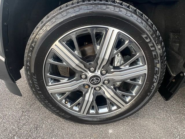 Used 2023 Toyota Sequoia Capstone AWD/4WD image 33