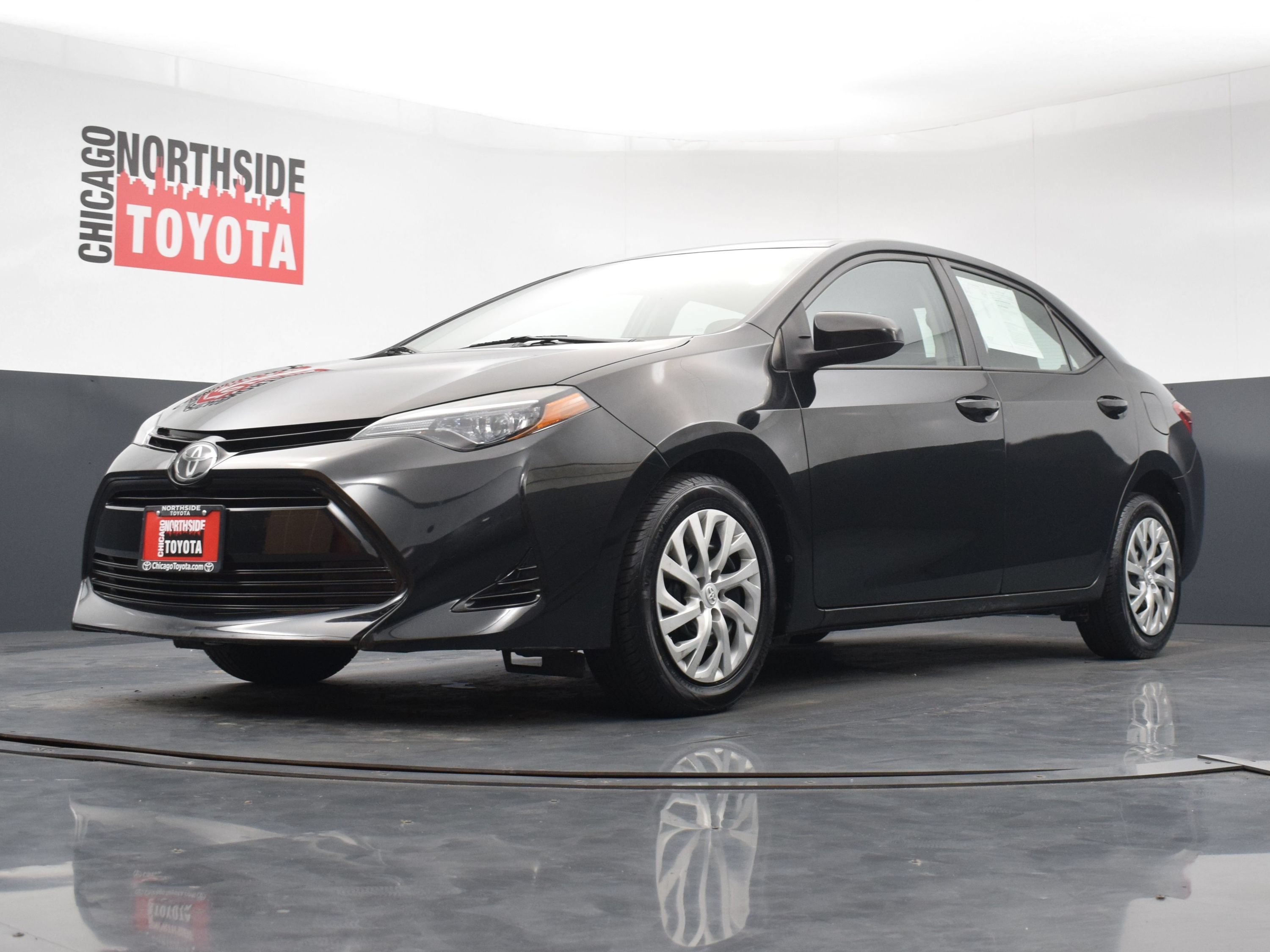 Used 2018 Toyota Corolla LE FWD image 30