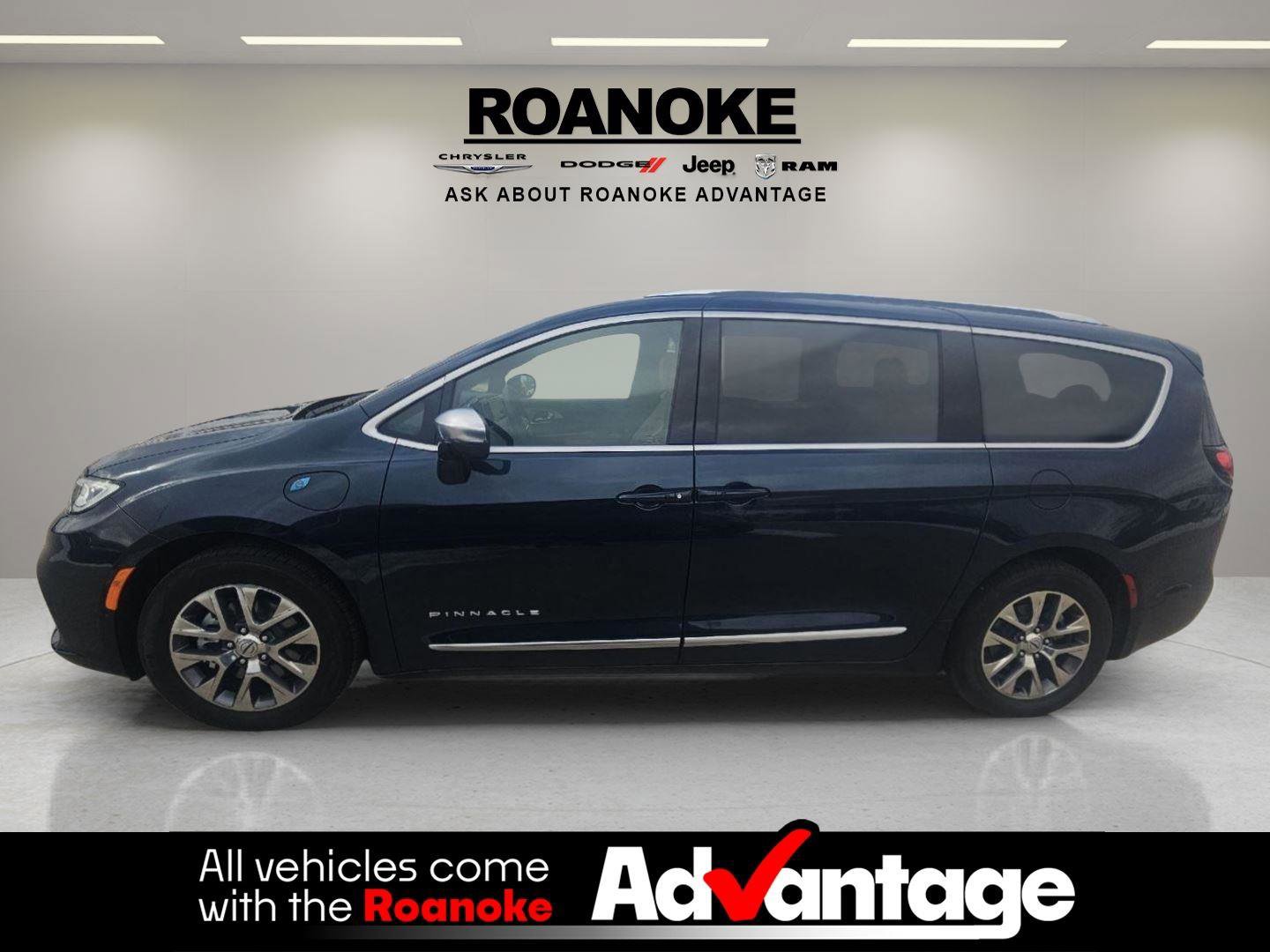 Used 2025 Chrysler Pacifica Pinnacle image 4