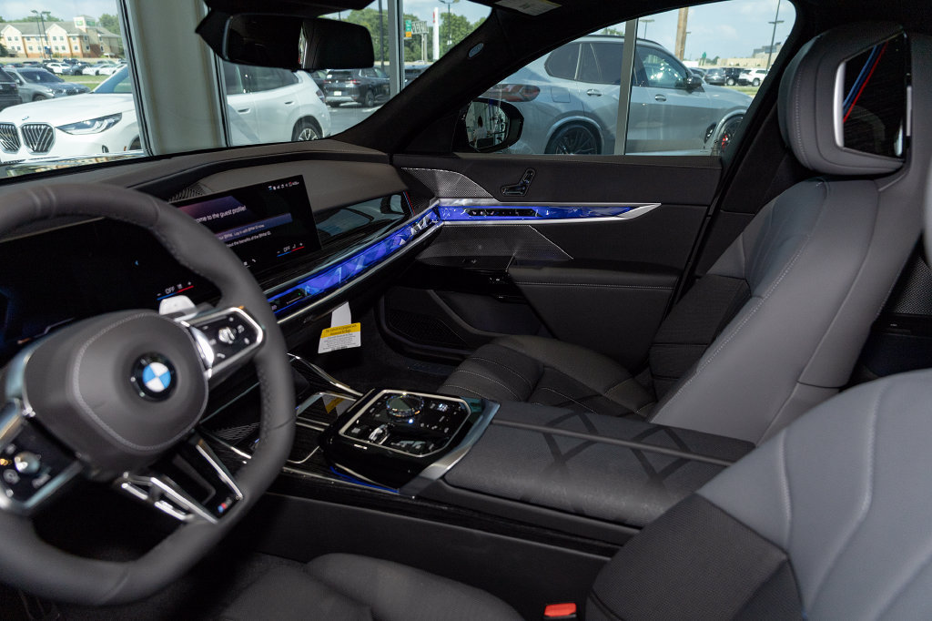 Used 2026 BMW 740i xDrive AWD/4WD image 8