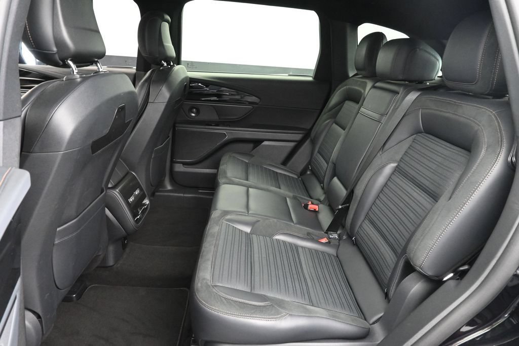 Used 2024 Lincoln Nautilus Reserve w/ Equipment Group 202A AWD/4WD image 21