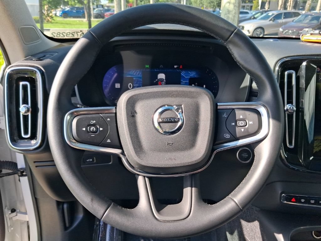 Used 2026 Volvo XC40 B5 Plus AWD/4WD image 17