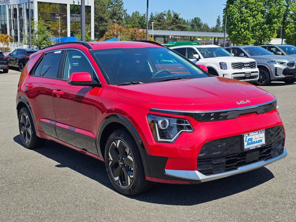 Certified 2024 Kia Niro Wind FWD image 3