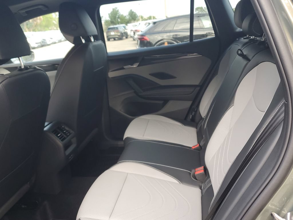 New 2026 Volkswagen Tiguan SE R-Line FWD image 17