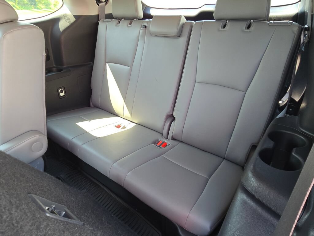 Used 2021 Toyota Highlander XLE AWD/4WD image 17