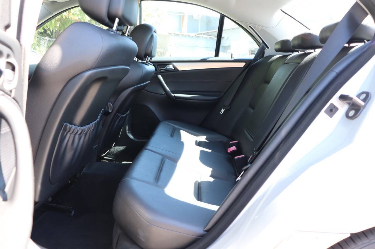 Used 2006 Mercedes-Benz C 230 Sedan image 27