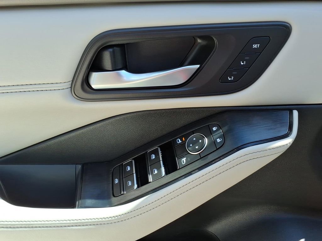 Used 2022 Nissan Rogue SL w/ SL Premium Package image 11