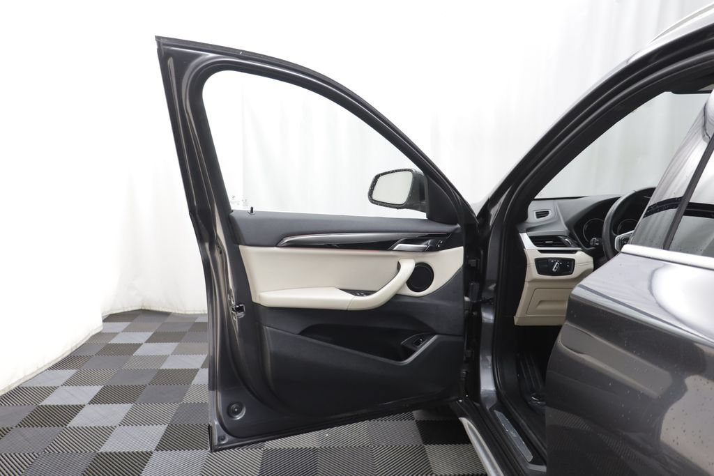 Used 2021 BMW X1 xDrive28i w/ Convenience Package AWD/4WD image 4