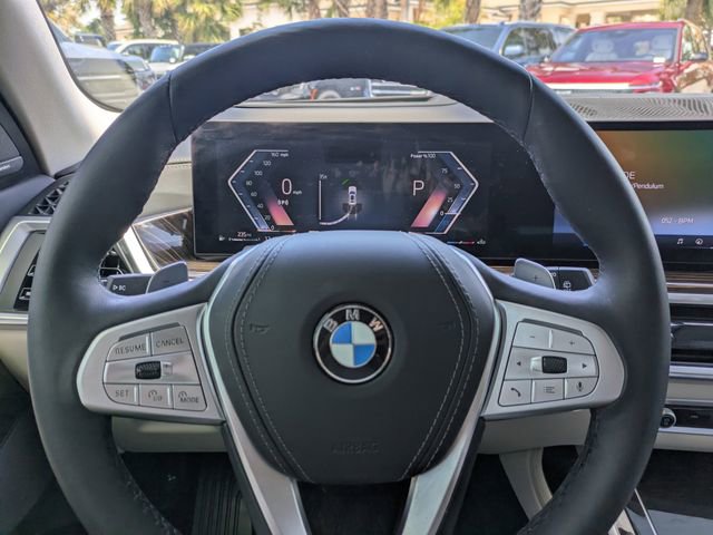 Used 2025 BMW X7 xDrive40i w/ Executive Package image 29
