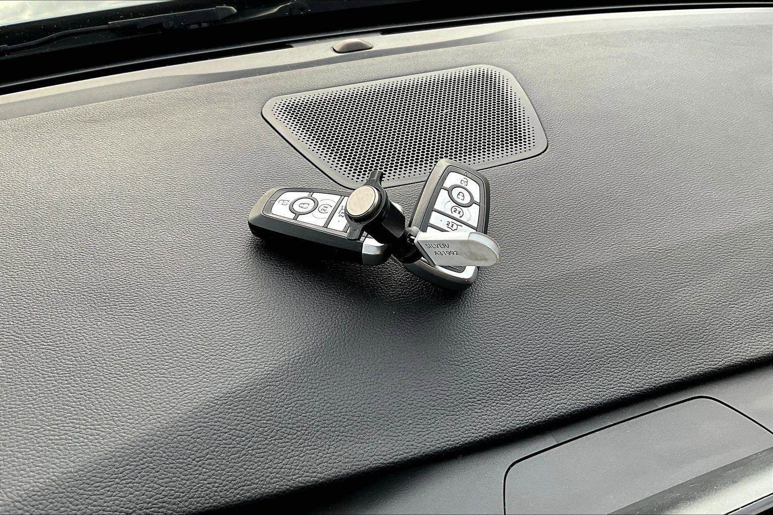 Used 2022 Ford Explorer Limited image 12