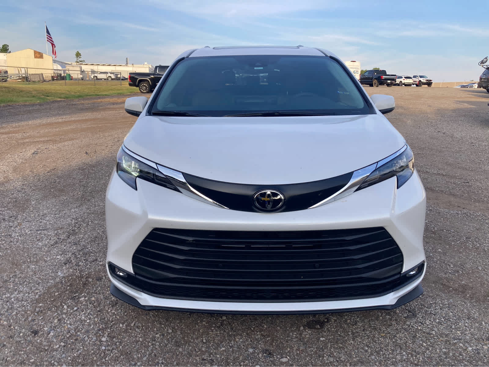 Used 2026 Toyota Sienna XLE FWD image 11