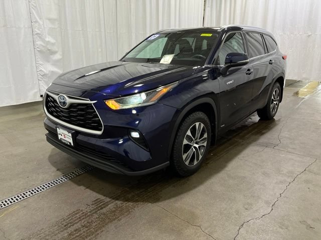 Used 2021 Toyota Highlander XLE AWD/4WD image 7
