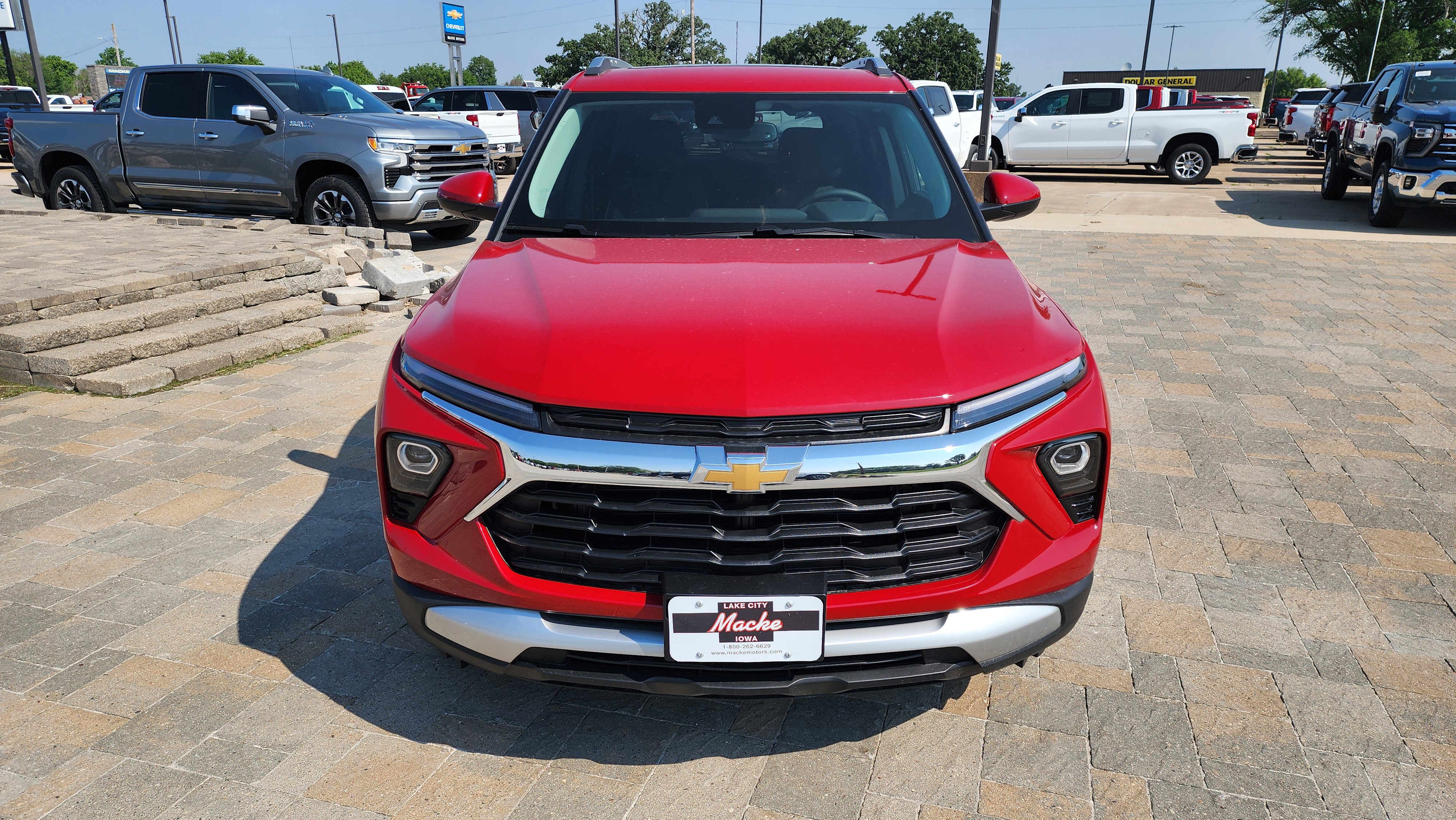 New 2026 Chevrolet TrailBlazer LT w/ Convenience Package image 2