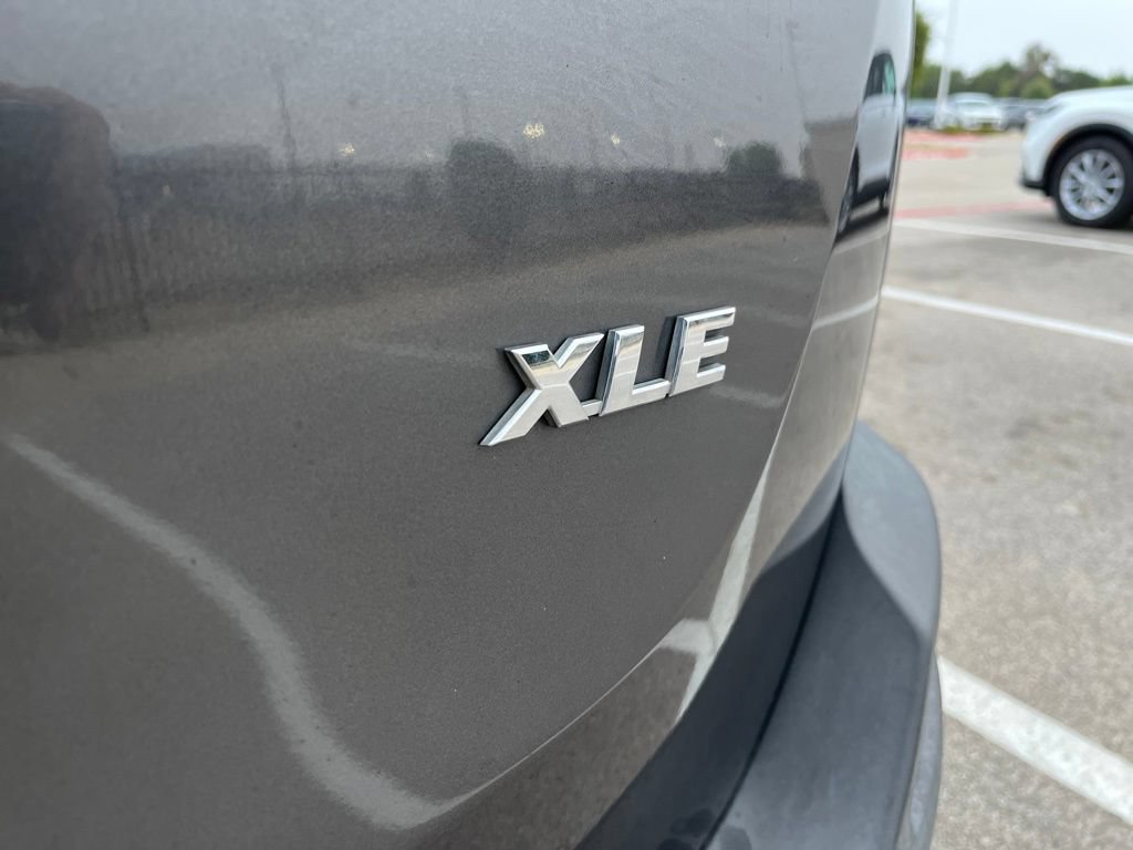 Used 2015 Toyota RAV4 XLE FWD image 9