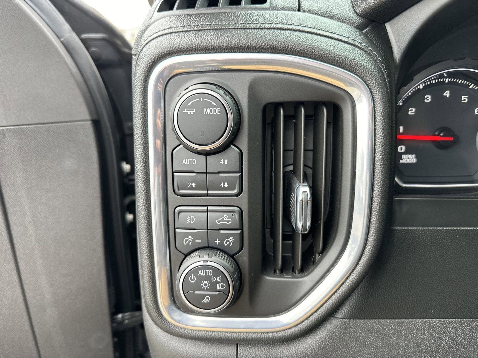 Used 2021 Chevrolet Silverado 1500 LT Trail Boss w/ LT Trail Boss Premium Package image 10