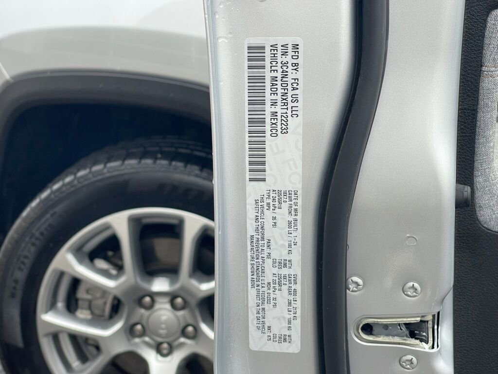 Used 2024 Jeep Compass Latitude image 35