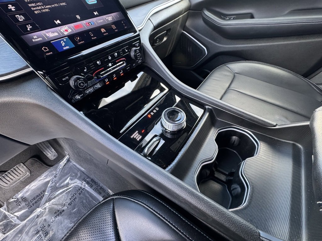 Used 2024 Jeep Grand Cherokee Limited w/ Luxury Tech Group II image 29