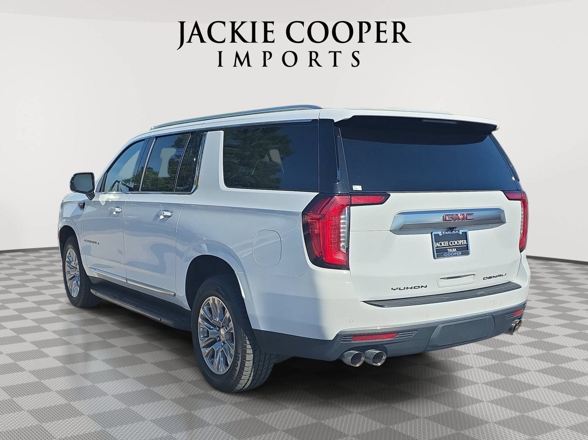 Used 2024 GMC Yukon XL Denali AWD/4WD image 7