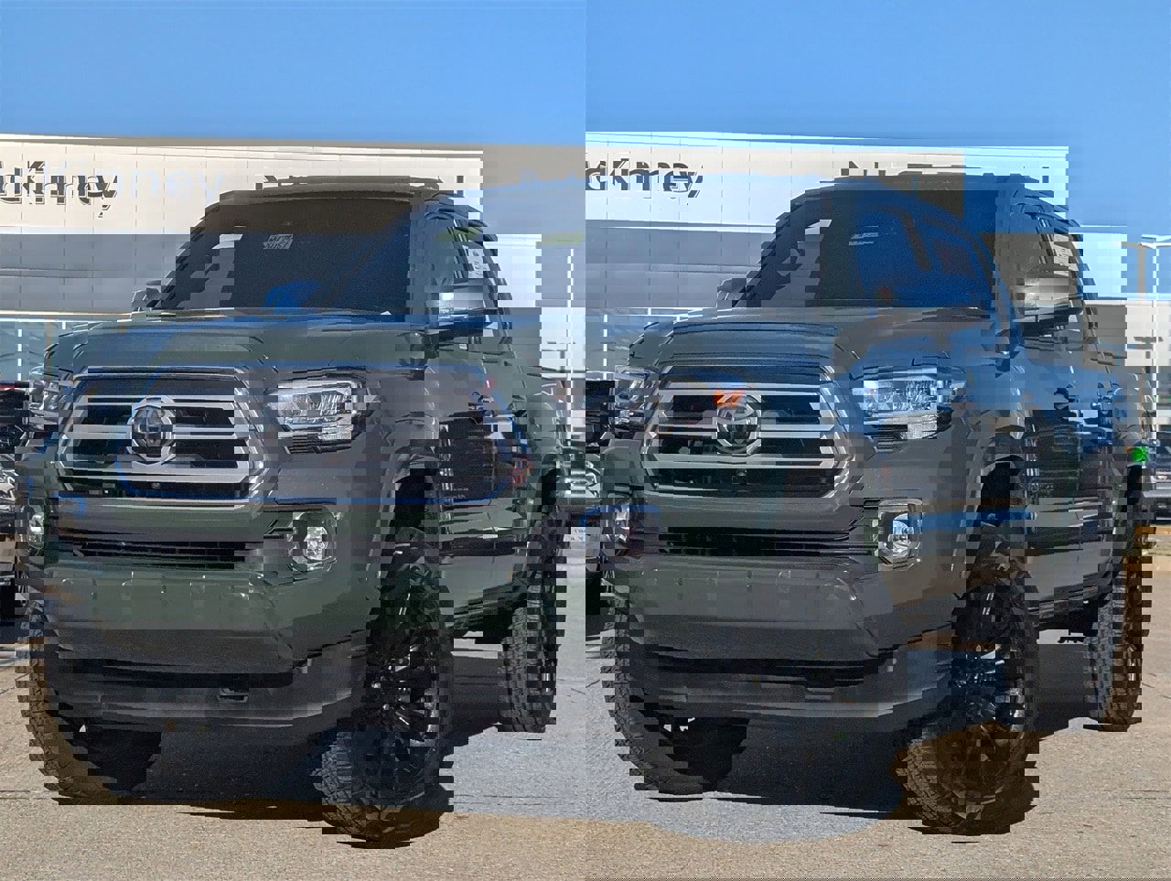 Used 2021 Toyota Tacoma Limited image 2