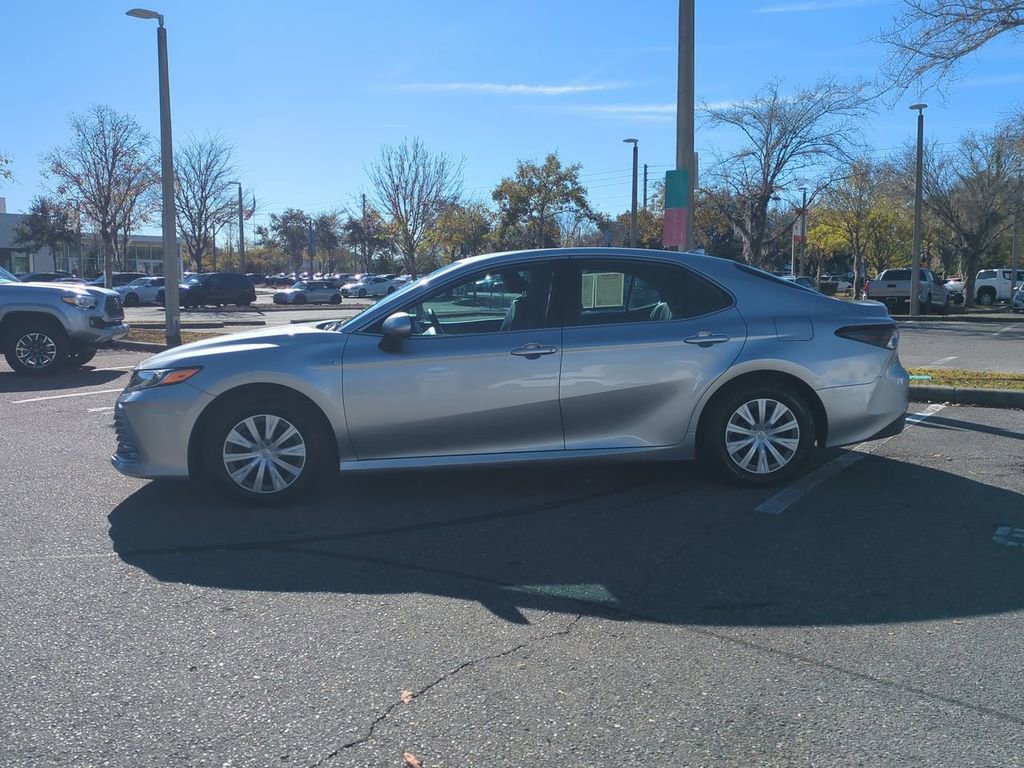 Used 2021 Toyota Camry LE image 8