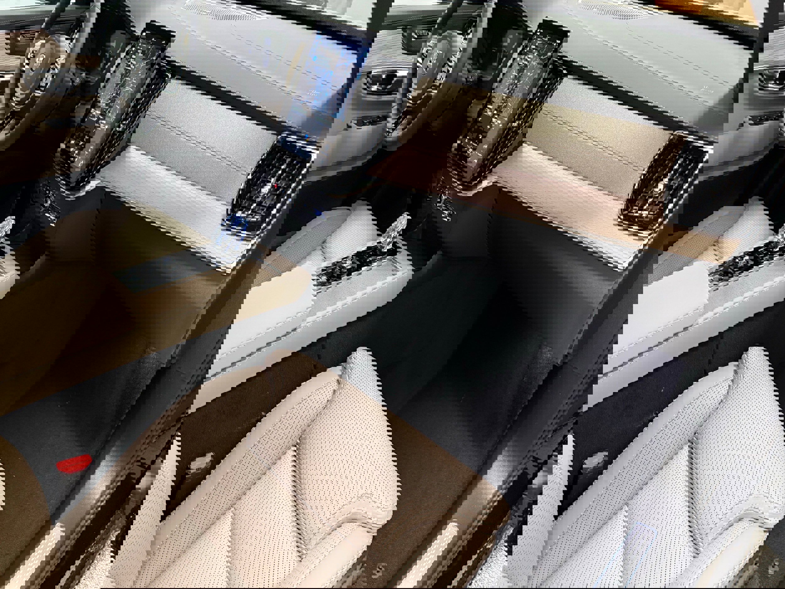 New 2026 Volvo XC90 B6 Ultra w/ Protection Package Premier image 31