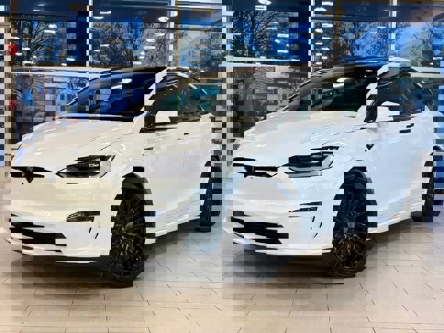 Used 2022 Tesla Model X Plaid image 2