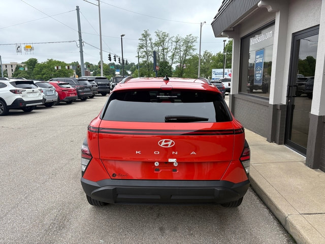 Used 2025 Hyundai Kona SEL FWD image 4
