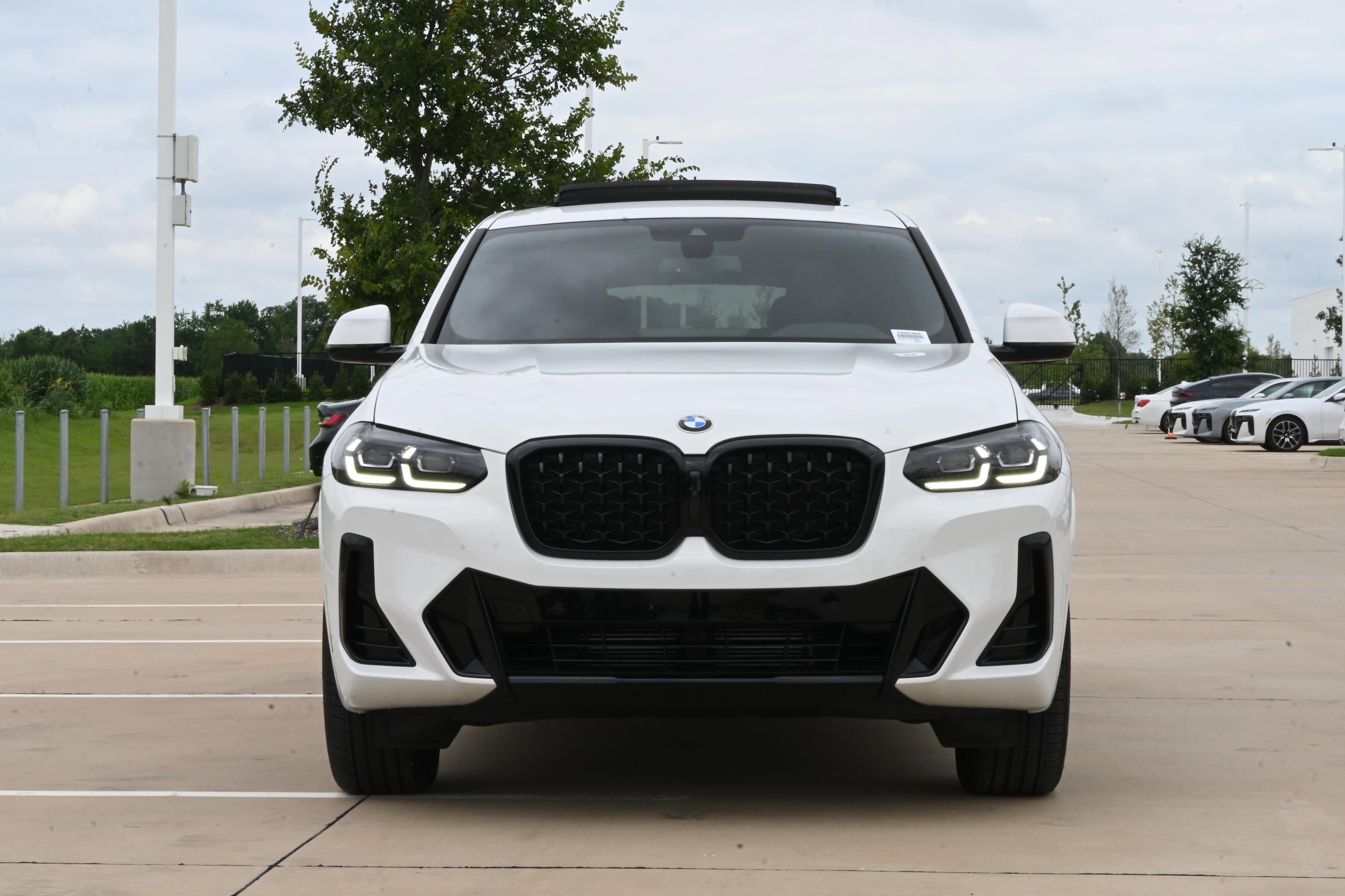 Certified 2025 BMW X4 xDrive30i w/ Premium Package AWD/4WD image 3
