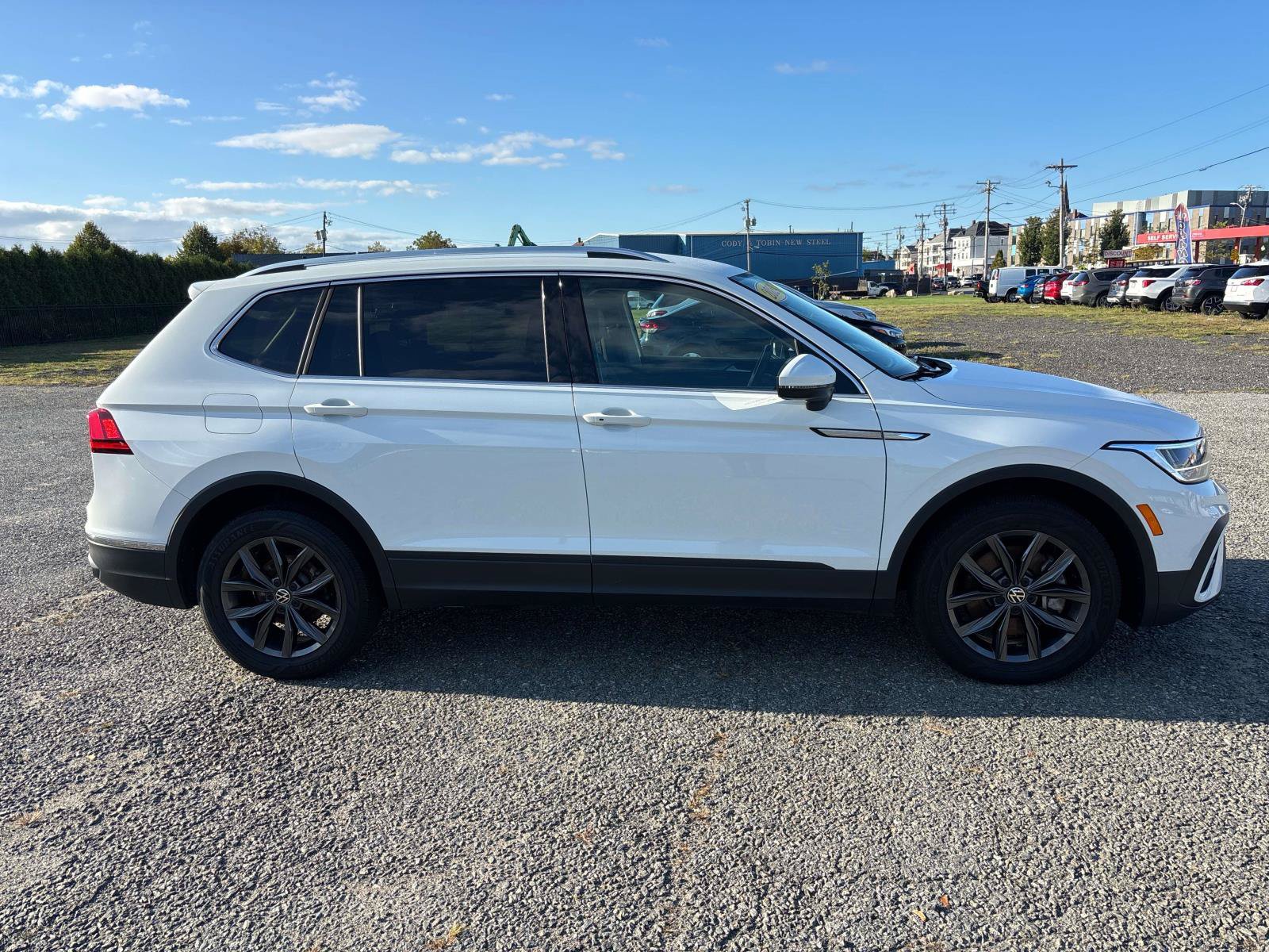 Used 2024 Volkswagen Tiguan Wolfsburg Edition AWD/4WD image 3