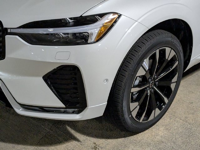 New 2026 Volvo XC60 B5 Plus w/ Protection Package Premier AWD/4WD image 9