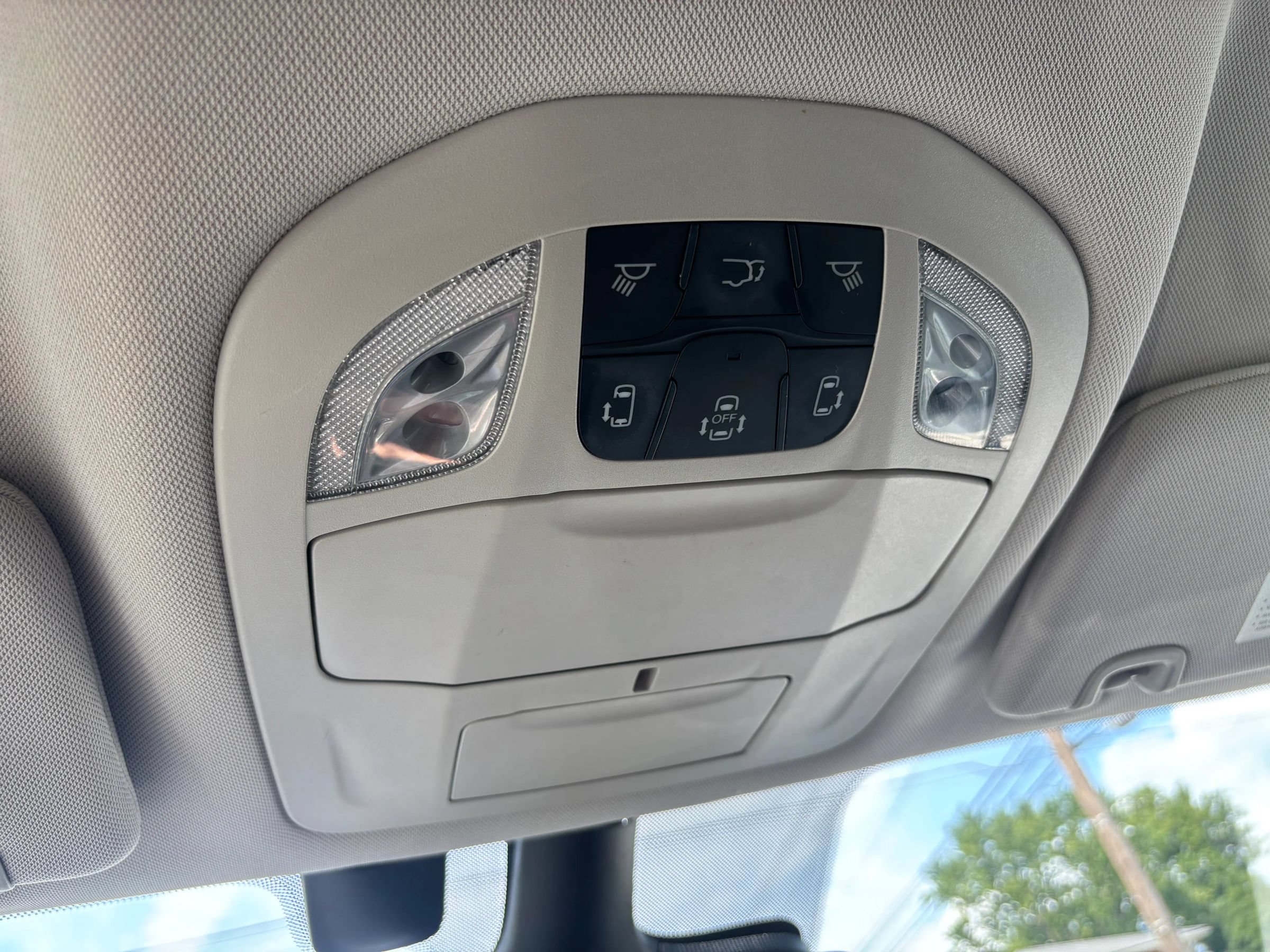 Used 2018 Chrysler Pacifica Limited w/ Advanced Safetytec Group FWD image 33