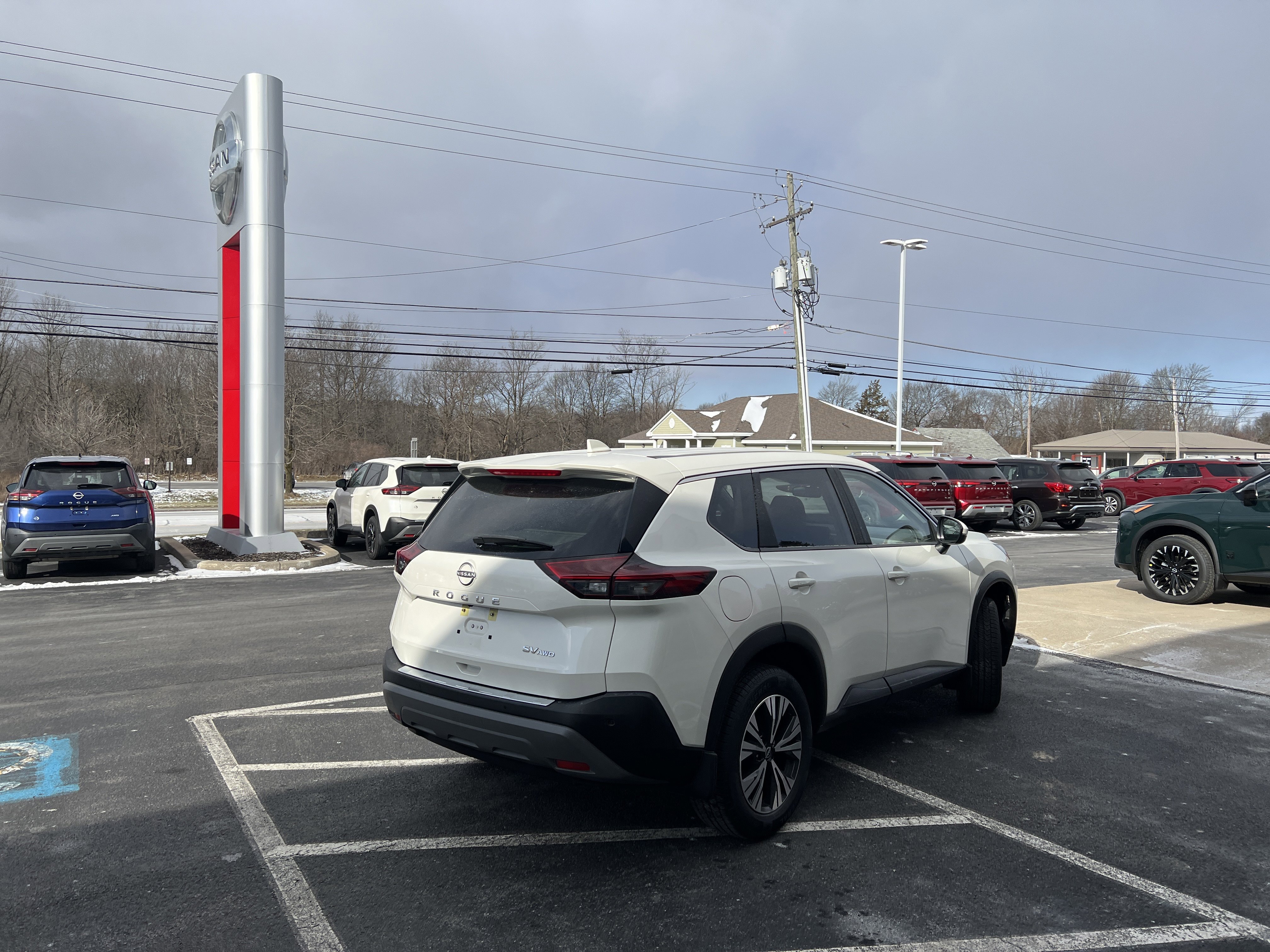 Used 2023 Nissan Rogue SV image 10