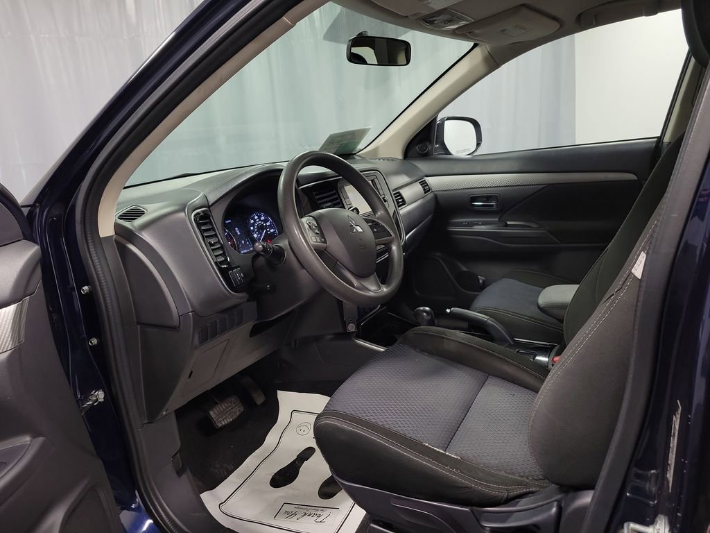 Used 2018 Mitsubishi Outlander SE image 13