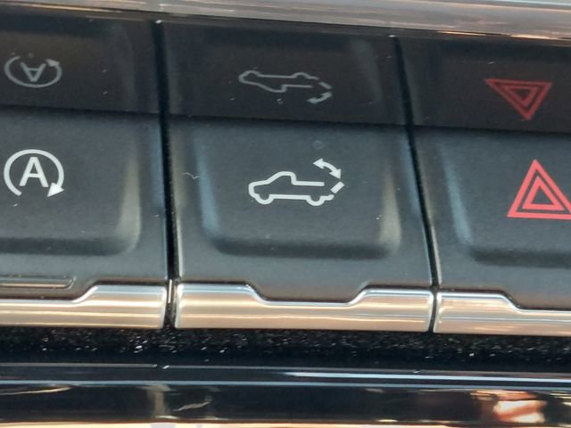 Used 2023 Chevrolet Silverado 1500 High Country w/ Technology Package image 40