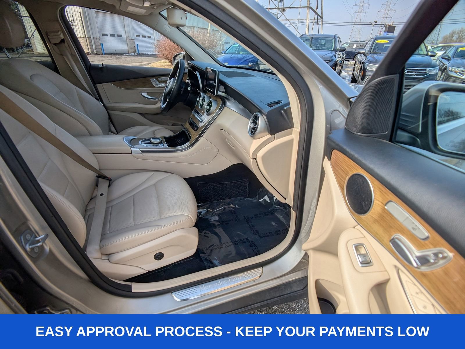 Used 2019 Mercedes-Benz GLC 300 4MATIC w/ Premium Package image 12