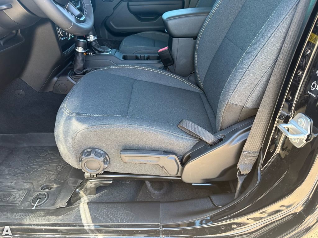 Used 2025 Jeep Wrangler Sport S image 13