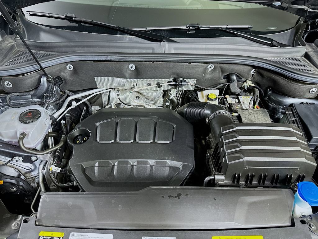 Used 2024 Volkswagen Atlas Cross Sport SEL R-Line image 9