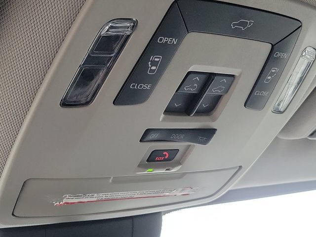 Used 2022 Toyota Sienna XLE w/ XLE Plus Package FWD image 18