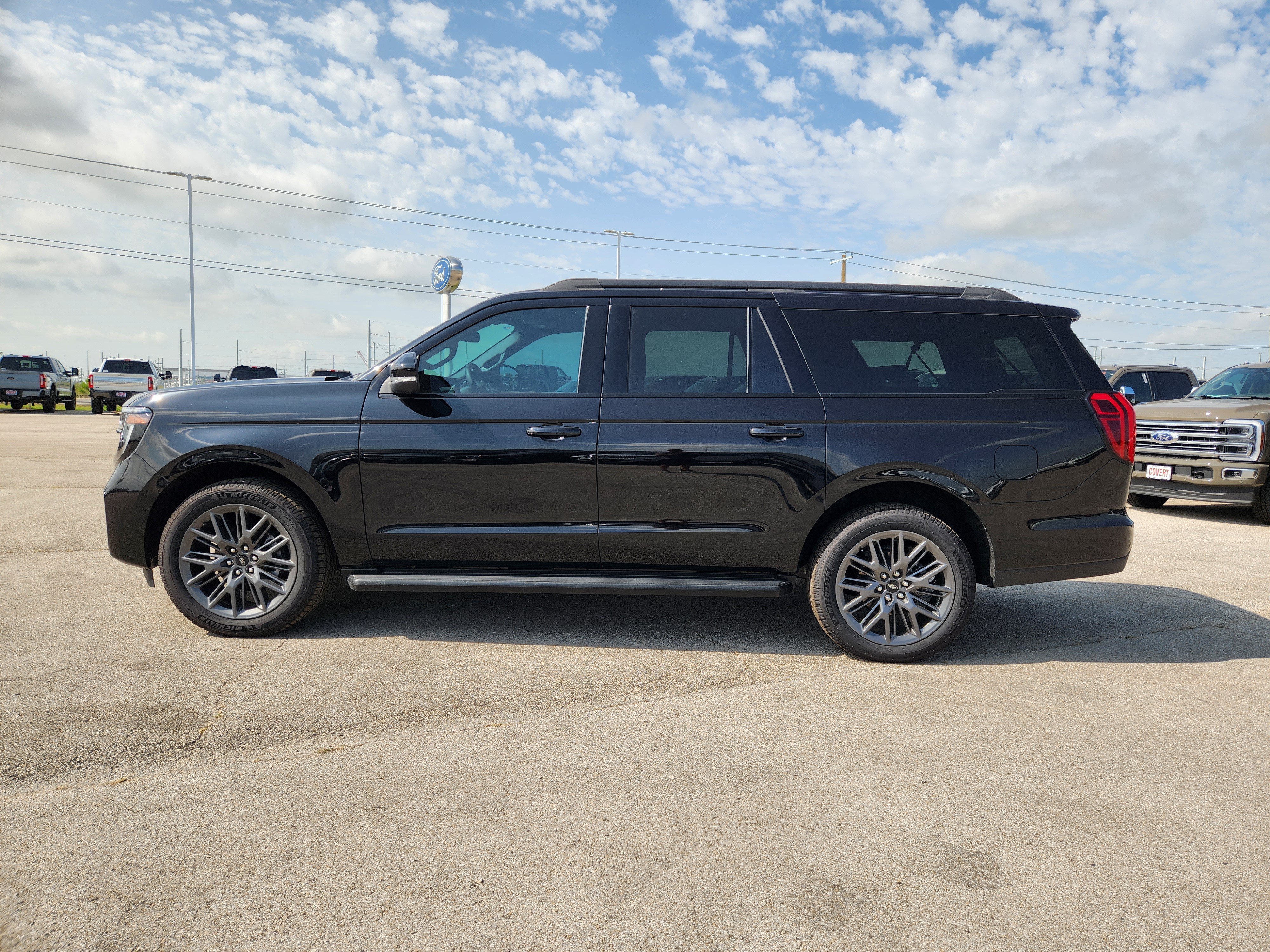 New 2026 Ford Expedition Max Platinum w/ Stealth Appearance Package AWD/4WD image 3