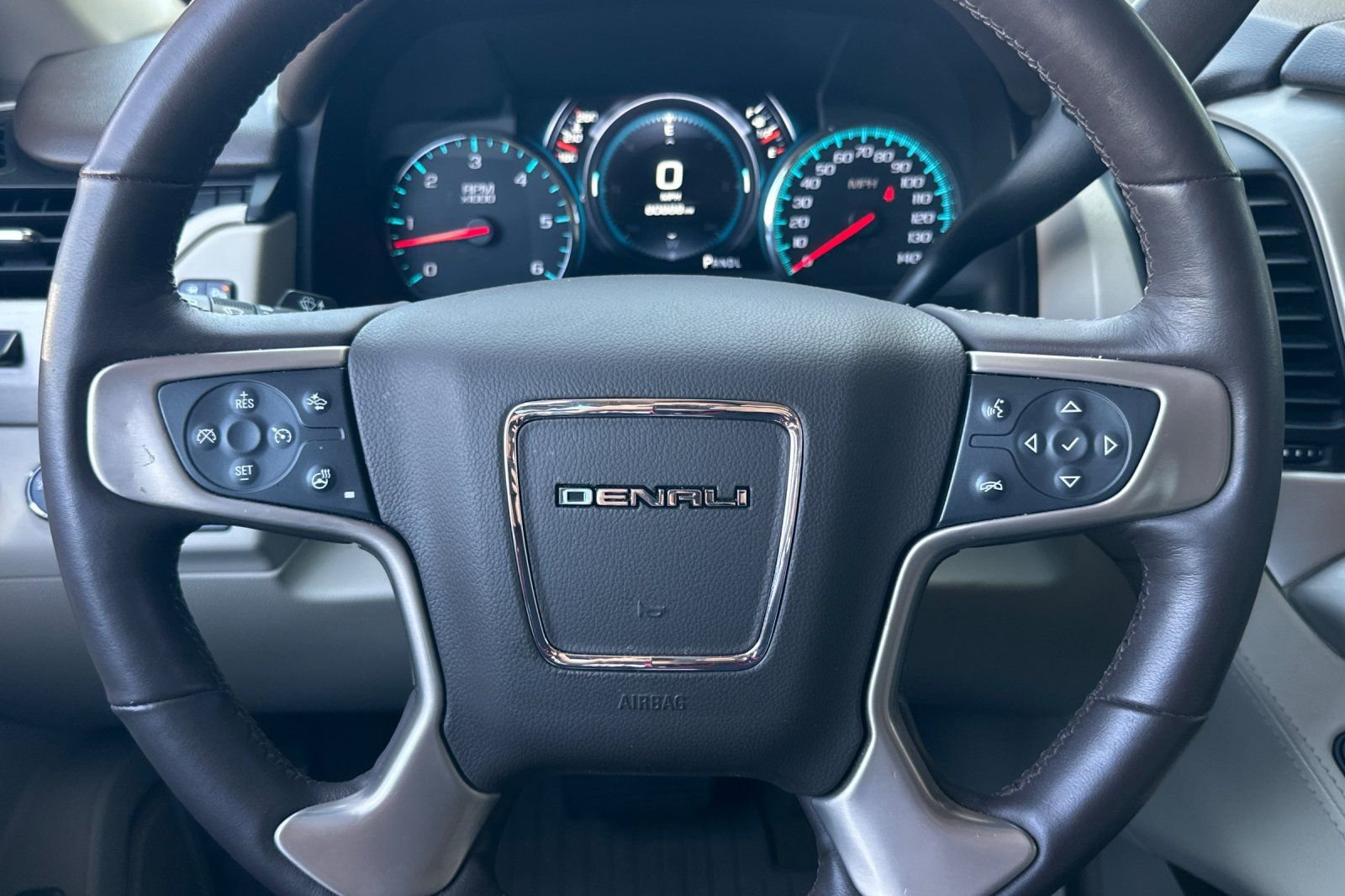 Used 2018 GMC Yukon Denali w/ Denali Ultimate Package AWD/4WD image 24
