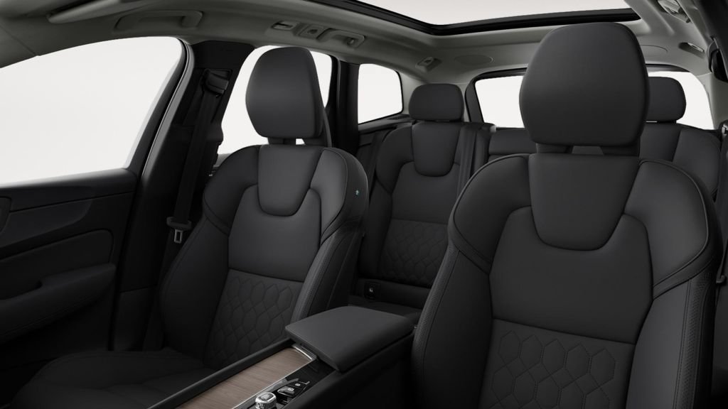 New 2026 Volvo XC60 B5 Plus w/ Protection Package Premier AWD/4WD image 7