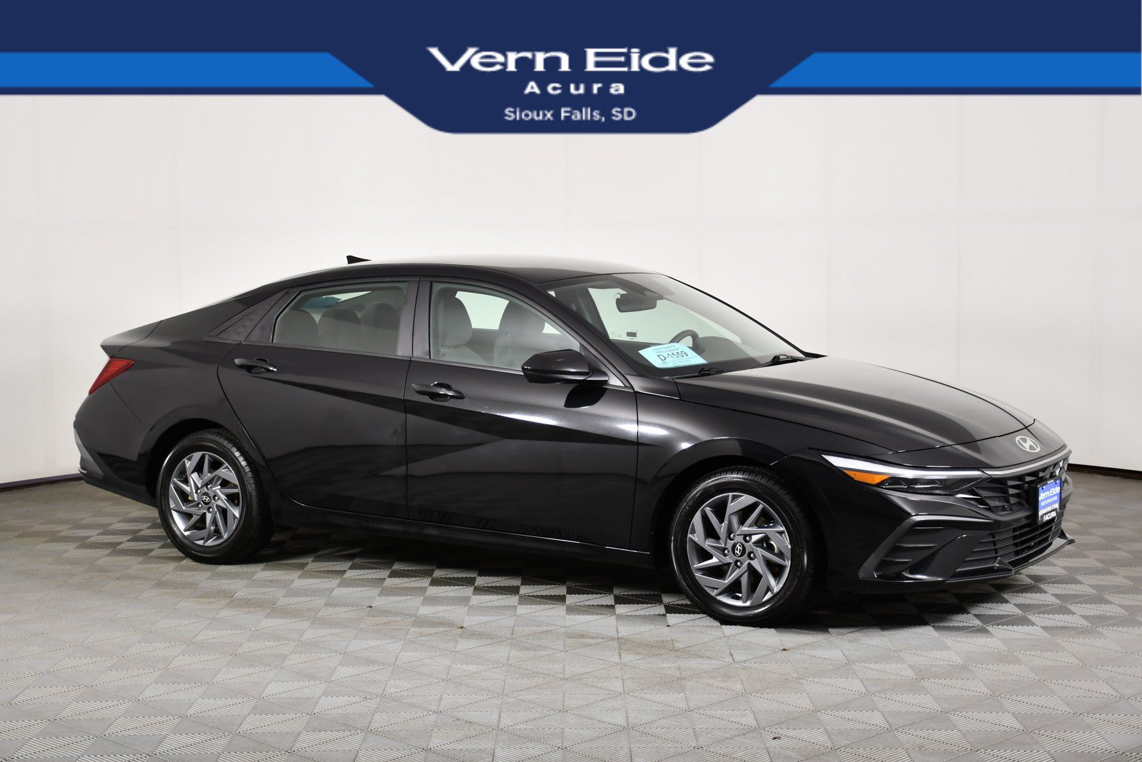 Used 2024 Hyundai Elantra SEL FWD image 1