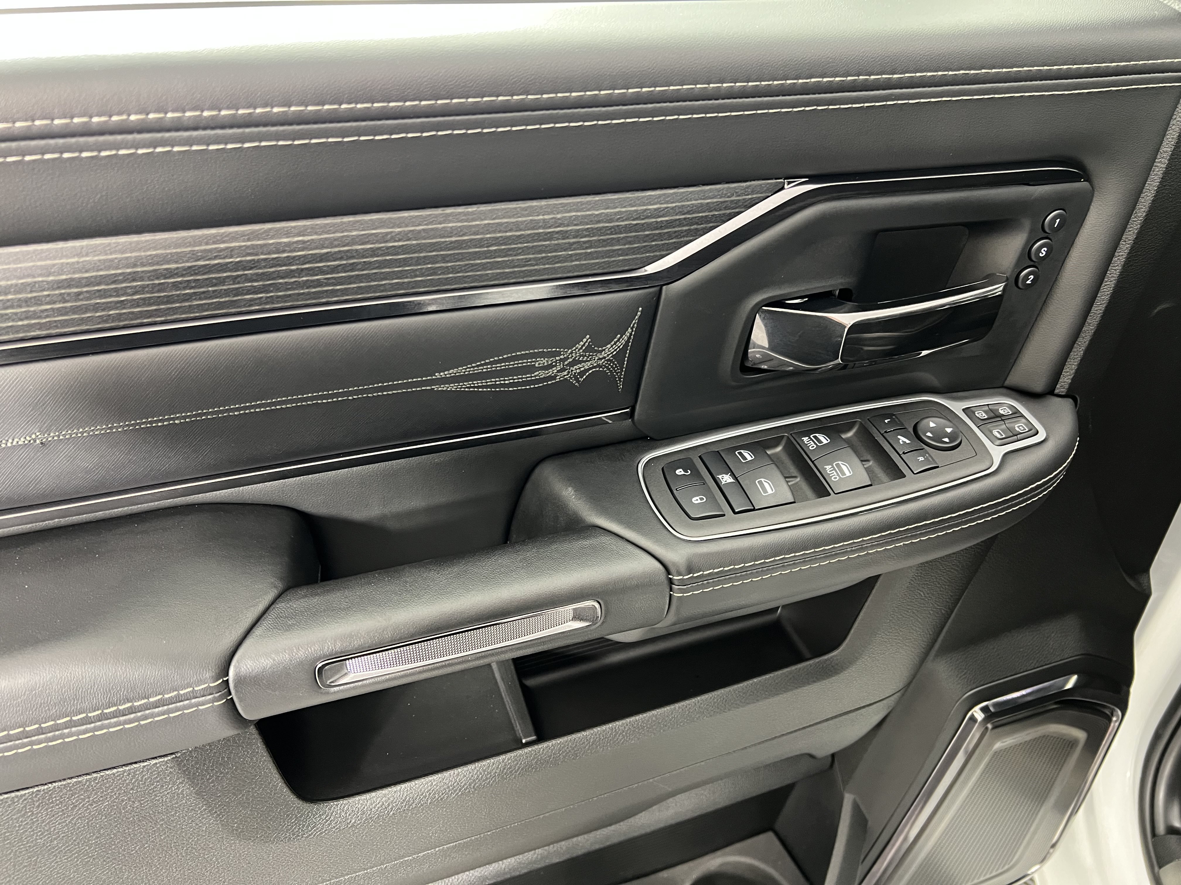 Used 2023 RAM 3500 Limited AWD/4WD image 18