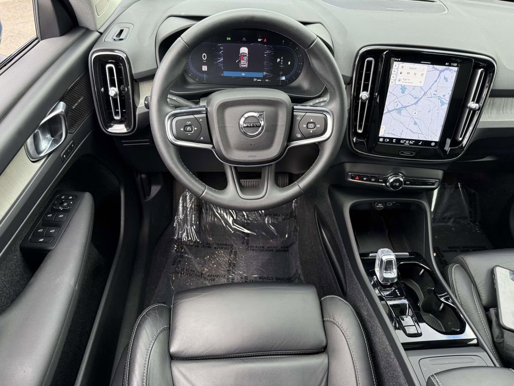 Used 2023 Volvo XC40 B5 Ultimate w/ Protection Package Premier image 4